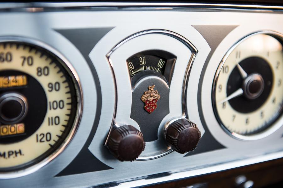 Панель приборов Packard Twelve Sport Phaeton 1936 года  (фото 20 из 35)